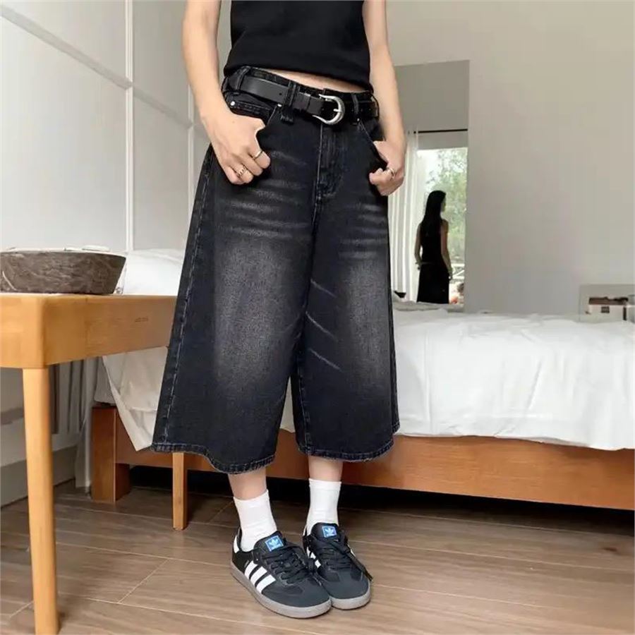 Siyah Yıkamalı Retro Kısa Paçalı Kot Pantolon