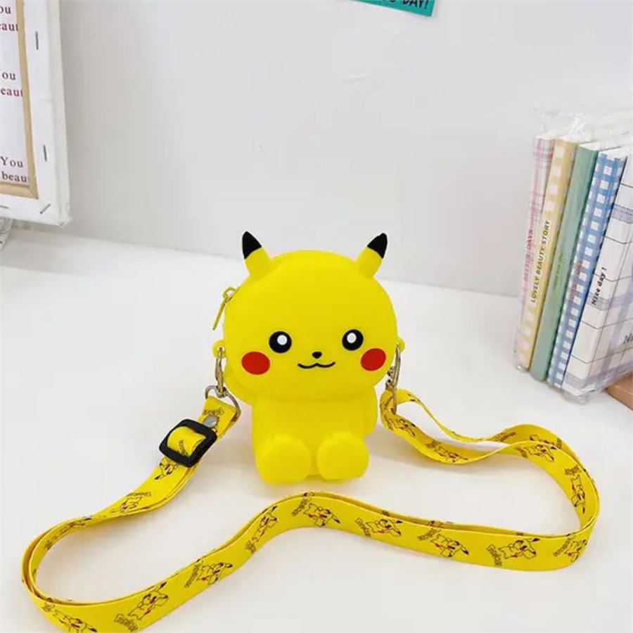 Küçük Boy Sarı Oturan Pokemon Pikachu Silikon Askılı Çanta
