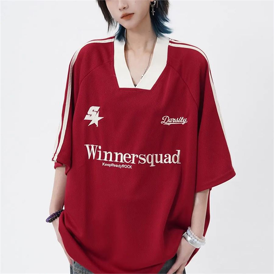 Beyaz Şerit Detay Kırmızı Winnersquad V Yaka Unisex T-Shirt